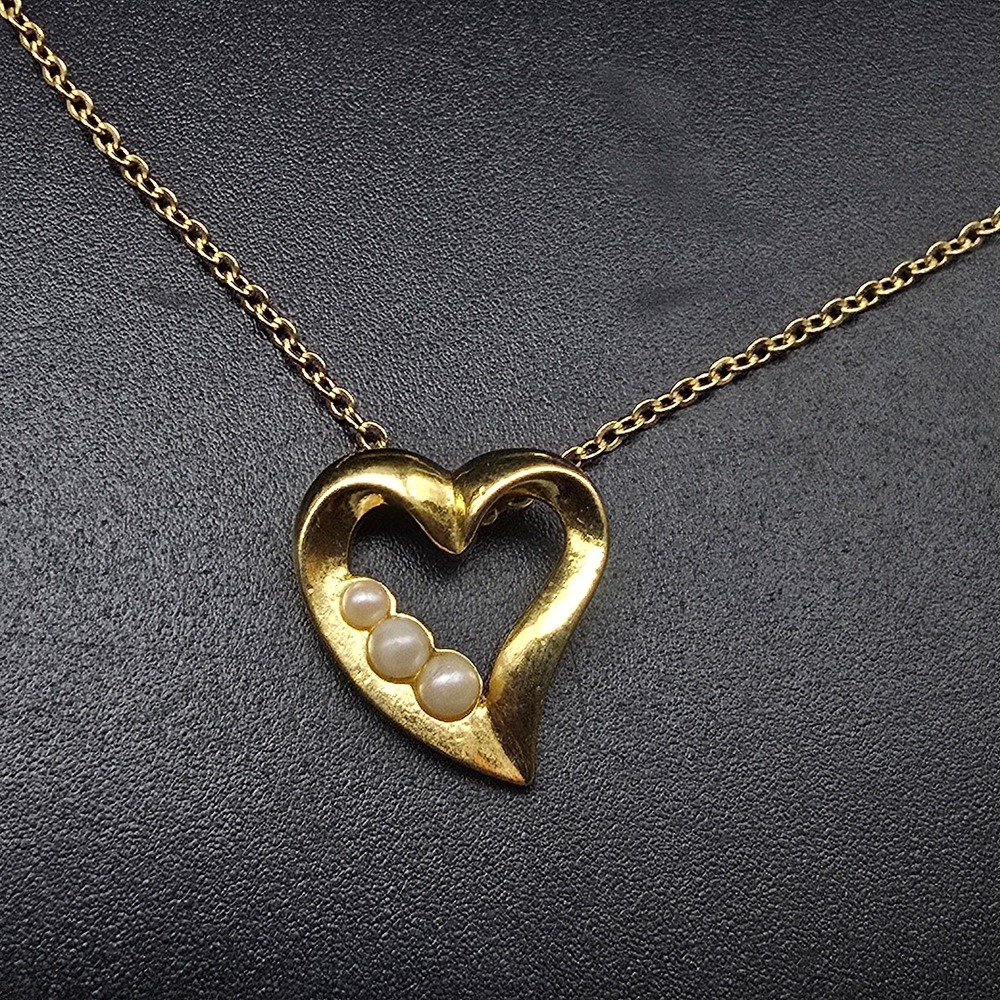 Avon Faux Pearl Heart Necklace Gold Tone Dainty Vintage Timeless Jewelry
